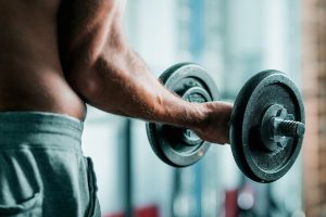 Preciso fazer musculação para gerar hipertrofia muscular?